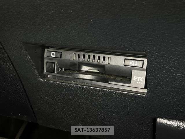 Toyota COROLLA AXIO 2017-11 8828274-4