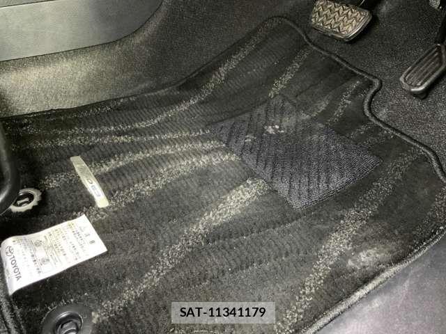 Toyota COROLLA AXIO 2014-07 8828275-18