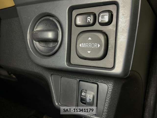 Toyota COROLLA AXIO 2014-07 8828275-19