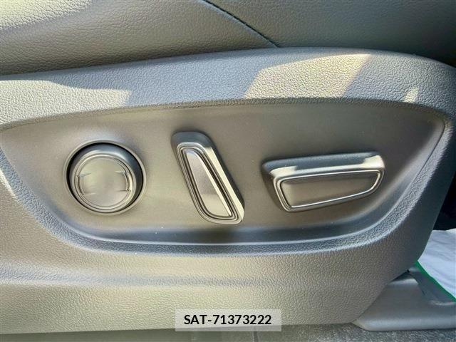 Toyota COROLLA CROSS 2026-02 6751080-19