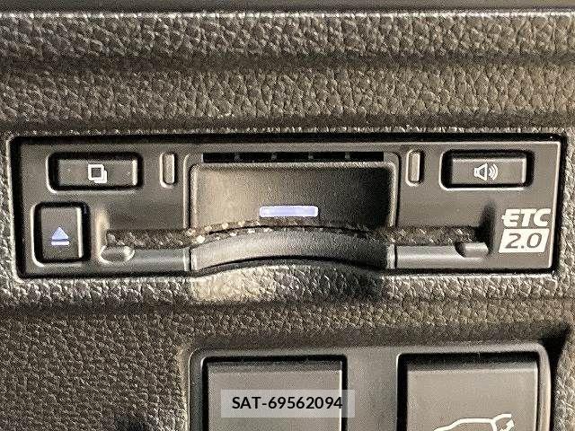 Toyota COROLLA CROSS 2023-12 6814277-11