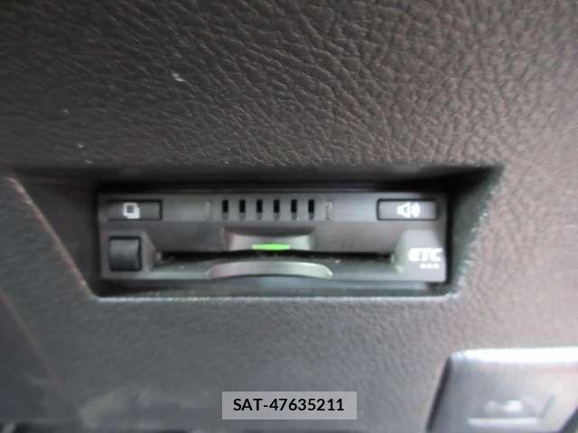 Toyota COROLLA FIELDER 2018-04 7057970-5