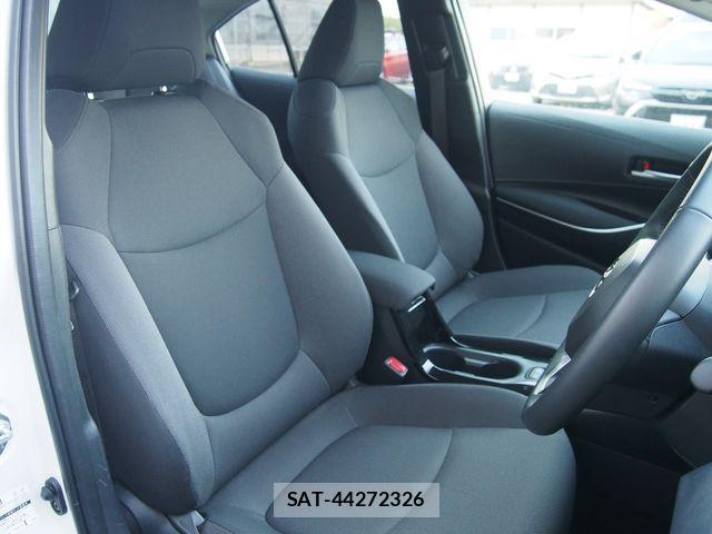 Toyota COROLLA SEDAN 2024-08 1585038-4