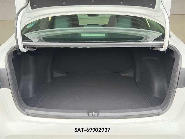Toyota COROLLA SEDAN 2022-05 7216411-18