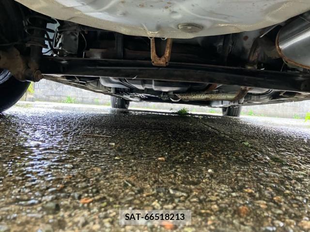 Toyota COROLLA SEDAN 2003-06 8229356-8
