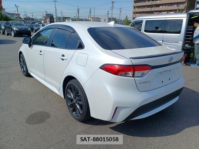 Toyota COROLLA SEDAN 2022-04 8524133-2