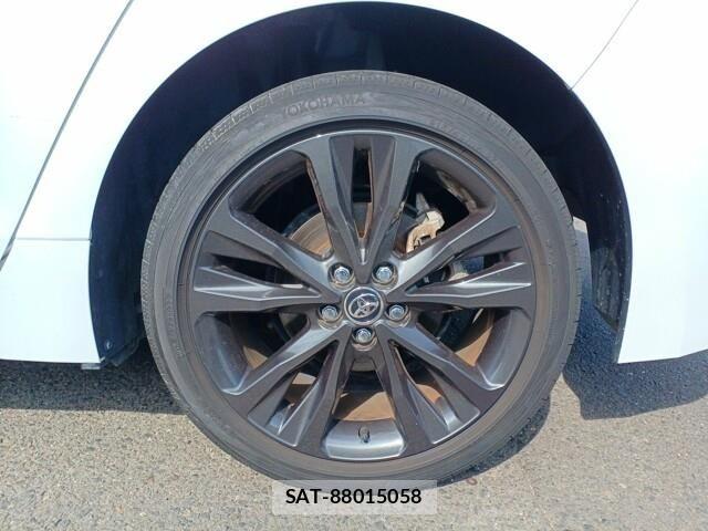 Toyota COROLLA SEDAN 2022-04 8524133-6