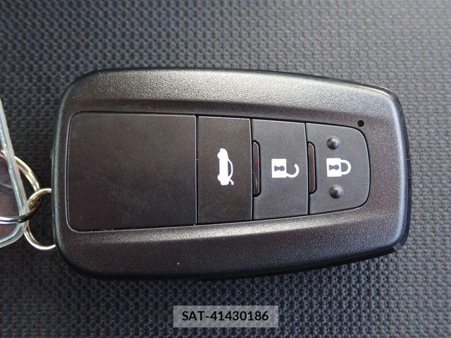 Toyota COROLLA SEDAN 2022-02 8795558-17