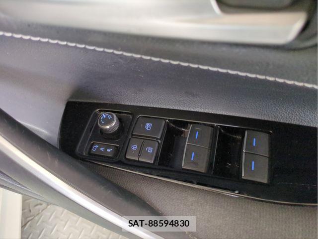 Toyota COROLLA SEDAN 2019-09 8828330-28