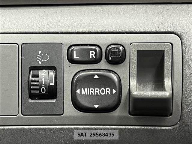 Toyota COROLLA SEDAN 2006-04 8879177-5