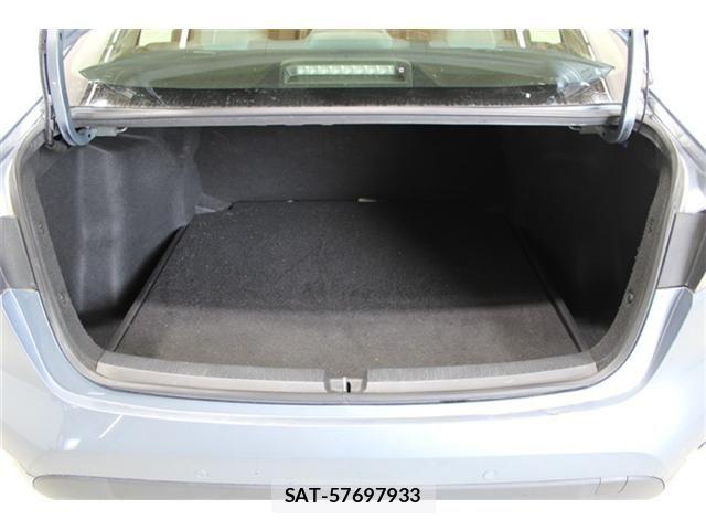 Toyota COROLLA SEDAN 2020-03 6903516-25