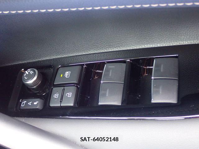 Toyota COROLLA SEDAN 2024-04 8779812-13
