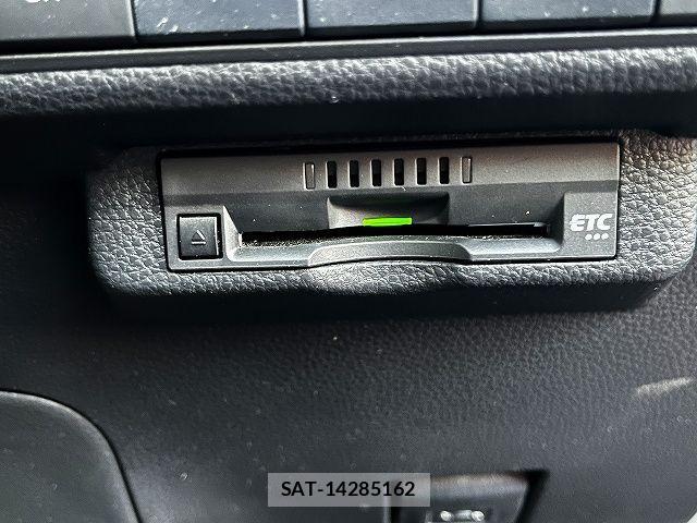 Toyota COROLLA SPORT 2020-03 1823353-24