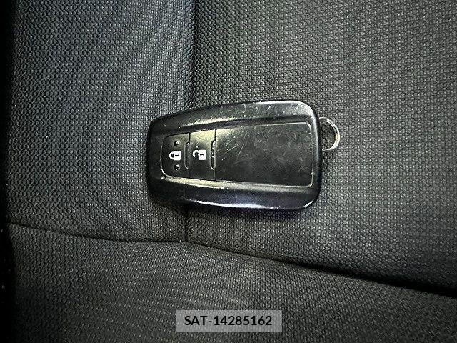 Toyota COROLLA SPORT 2020-03 1823353-25