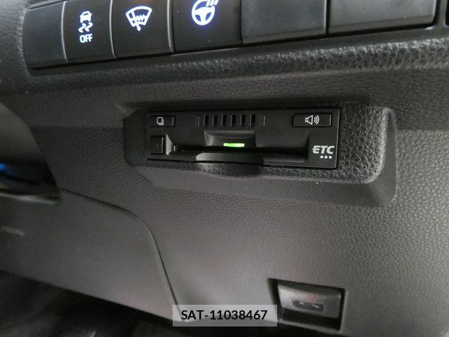Toyota COROLLA SPORT 2018-06 8313817-12