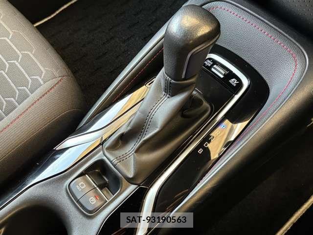 Toyota COROLLA SPORT 2018-10 7020232-11