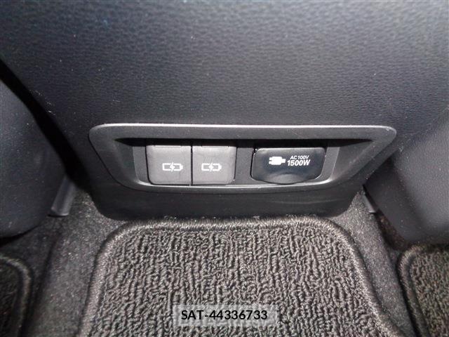 Toyota COROLLA TOURING 2024-06 6751106-13