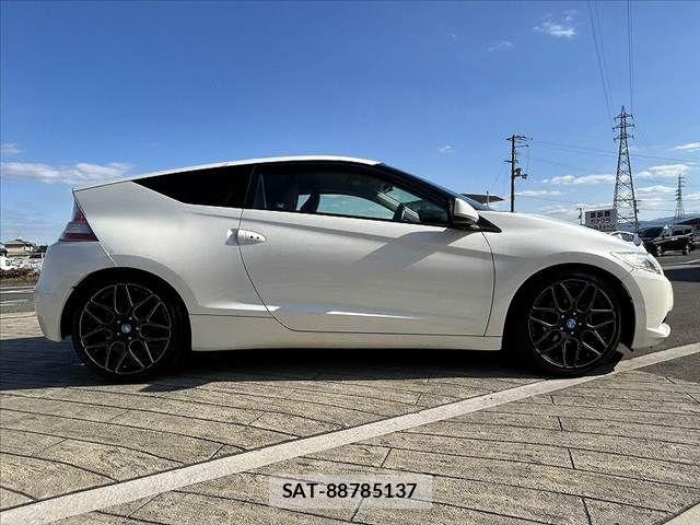 Honda CR-Z 2010-04 3356435-11