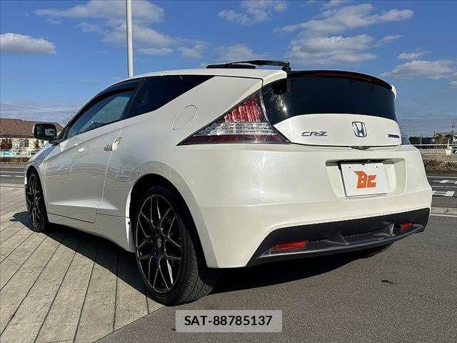 Honda CR-Z 2010-04 3356435-12