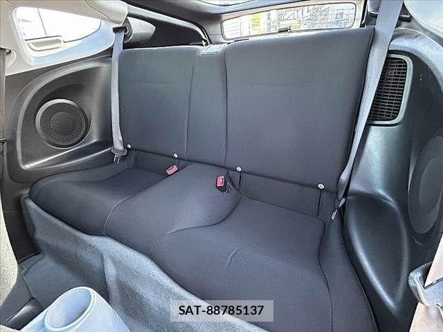 Honda CR-Z 2010-04 3356435-17