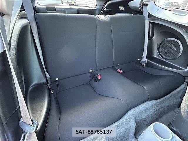 Honda CR-Z 2010-04 3356435-18