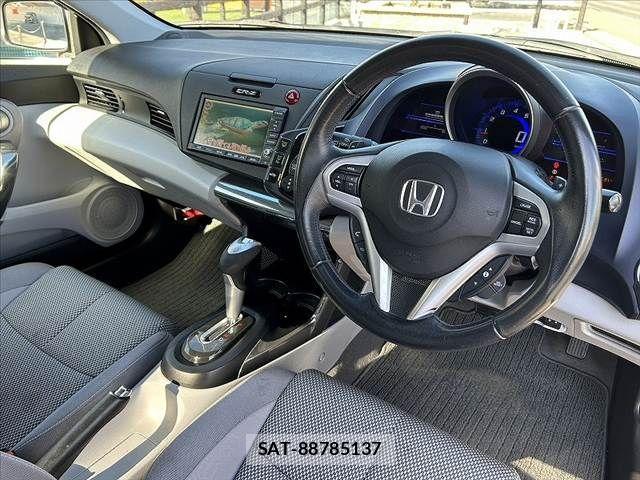 Honda CR-Z 2010-04 3356435-1