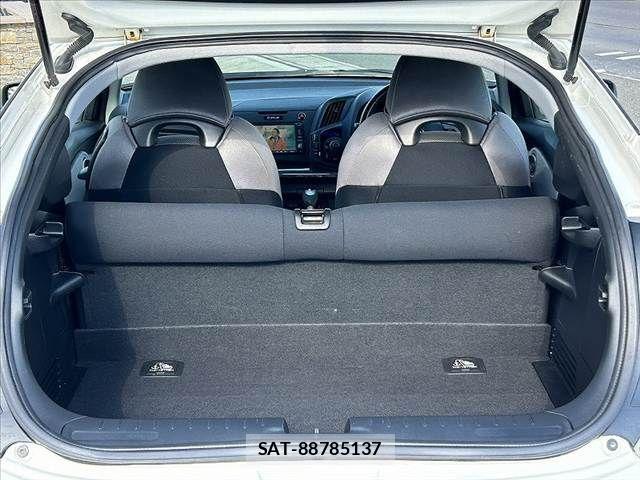 Honda CR-Z 2010-04 3356435-19