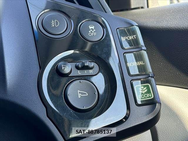 Honda CR-Z 2010-04 3356435-23