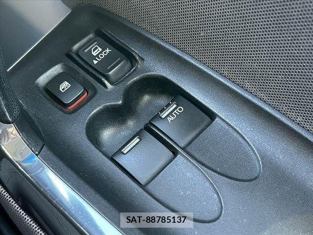 Honda CR-Z 2010-04 3356435-25