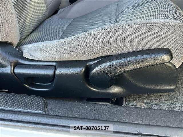 Honda CR-Z 2010-04 3356435-28