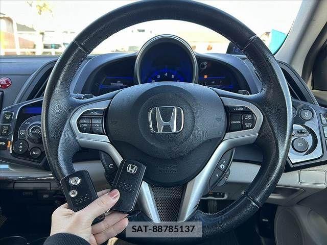 Honda CR-Z 2010-04 3356435-4