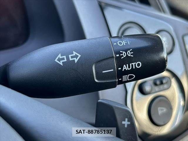 Honda CR-Z 2010-04 3356435-6