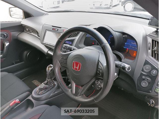Honda CR-Z 2012-11 4638516-11