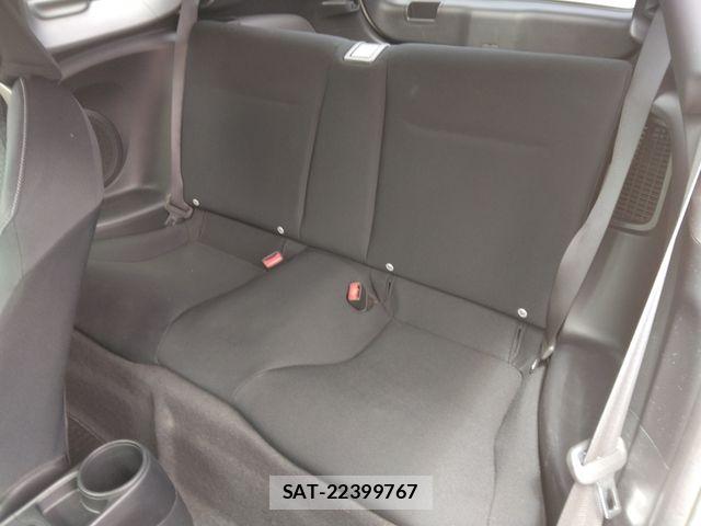 Honda CR-Z 2013-04 6611269-12