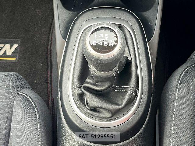 Honda CR-Z 2013-01 6814433-19