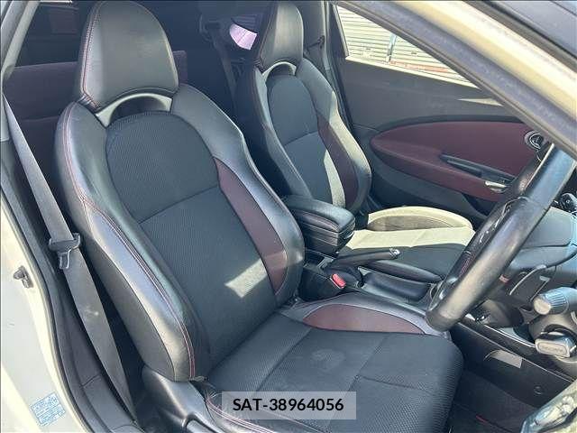 Honda CR-Z 2013-04 6903781-8