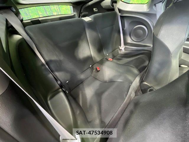 Honda CR-Z 2012-04 7216762-8