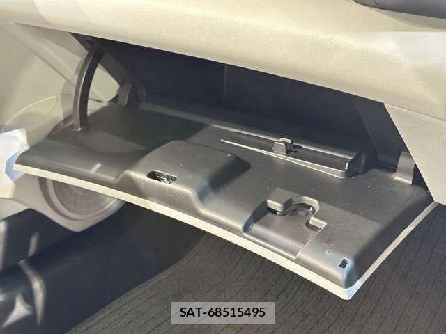 Honda CR-Z 2010-06 7216763-24