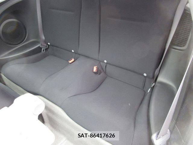 Honda CR-Z 2010-05 7326446-10
