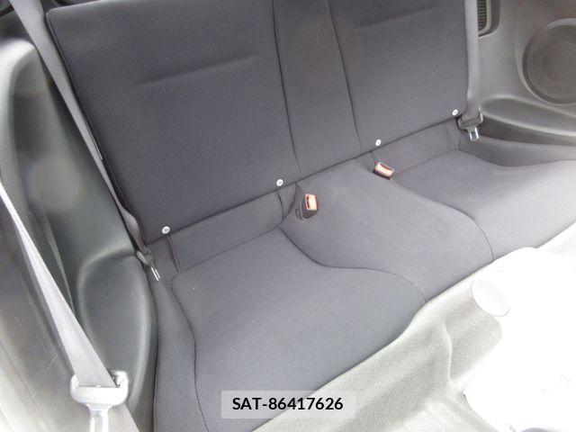 Honda CR-Z 2010-05 7326446-11