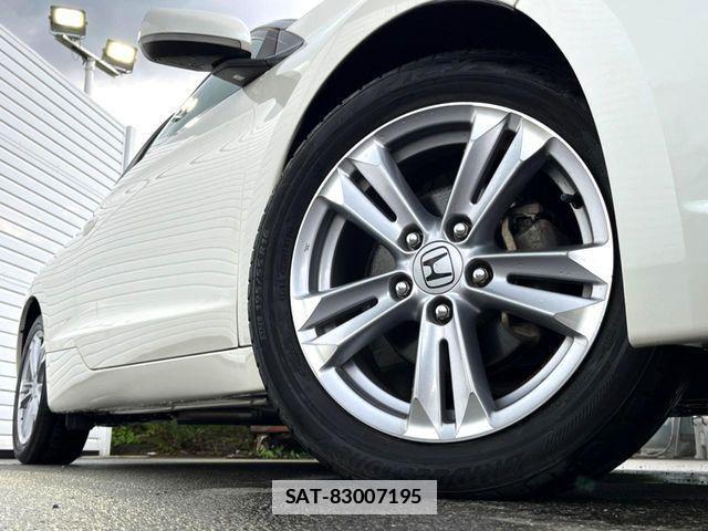 Honda CR-Z 2010-08 7875945-14