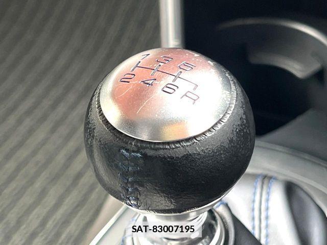 Honda CR-Z 2010-08 7875945-2