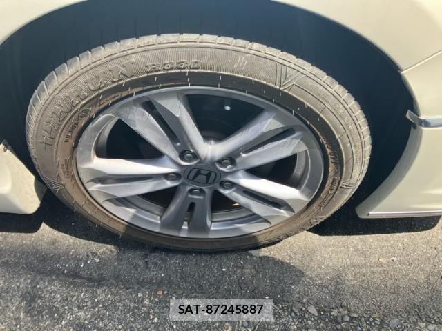 Honda CR-Z 2011-03 8244942-2
