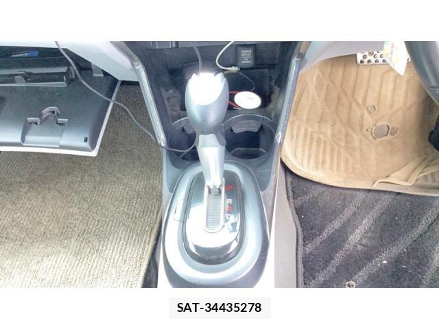 Honda CR-Z 2010-03 8335413-17