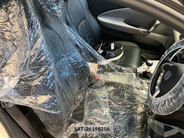 Honda CR-Z 2010-06 8335412-18