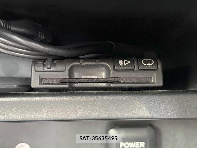 Honda CR-Z 2013-08 8438039-5