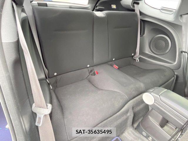 Honda CR-Z 2013-08 8438039-7