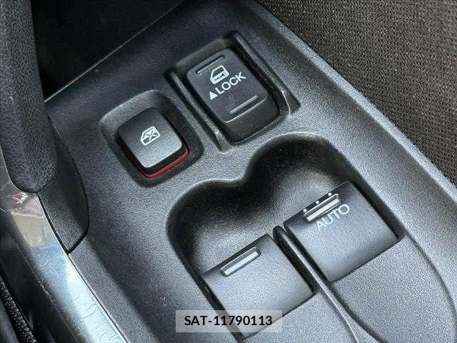 Honda CR-Z 2012-05 8626322-25