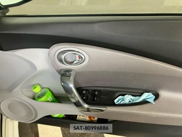 Honda CR-Z 2010-08 8658596-10