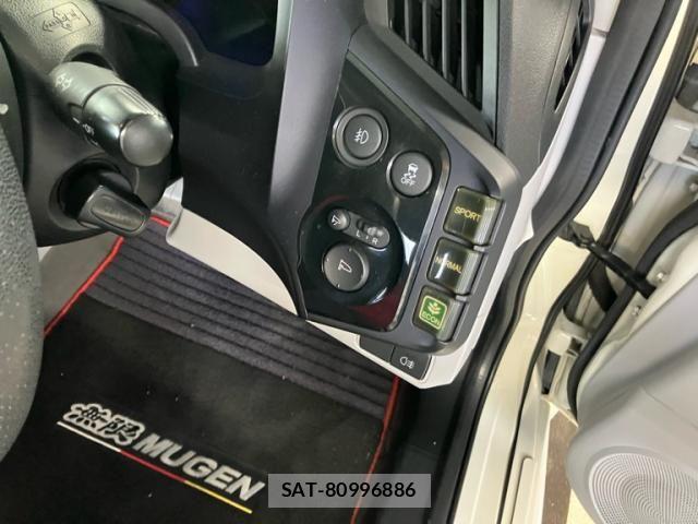 Honda CR-Z 2010-08 8658596-11